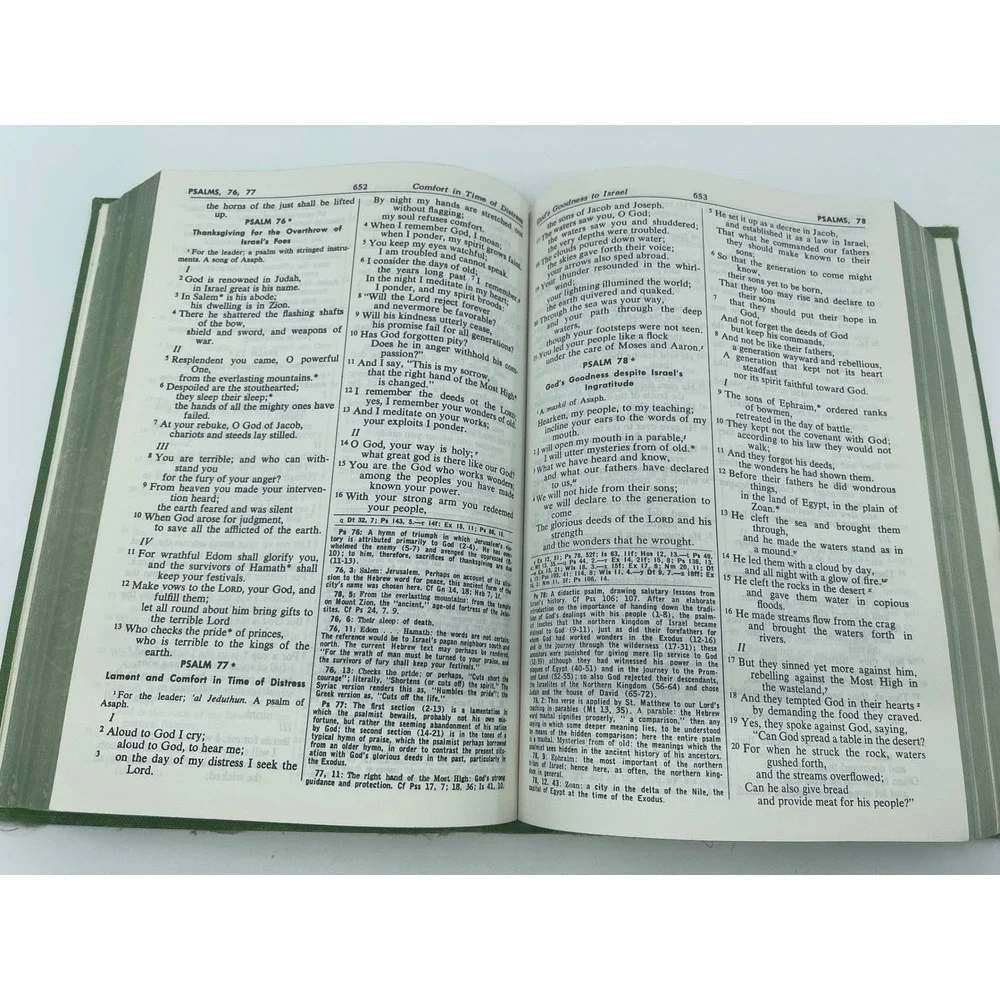 New American Bible Saint Joseph Edition 1970 Large Type Illustrated‎ Green T-611